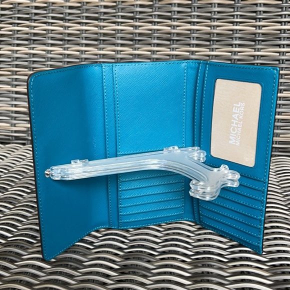 Jet Set Travel Large Trifold Wallet Leather - Picture 12 of 16